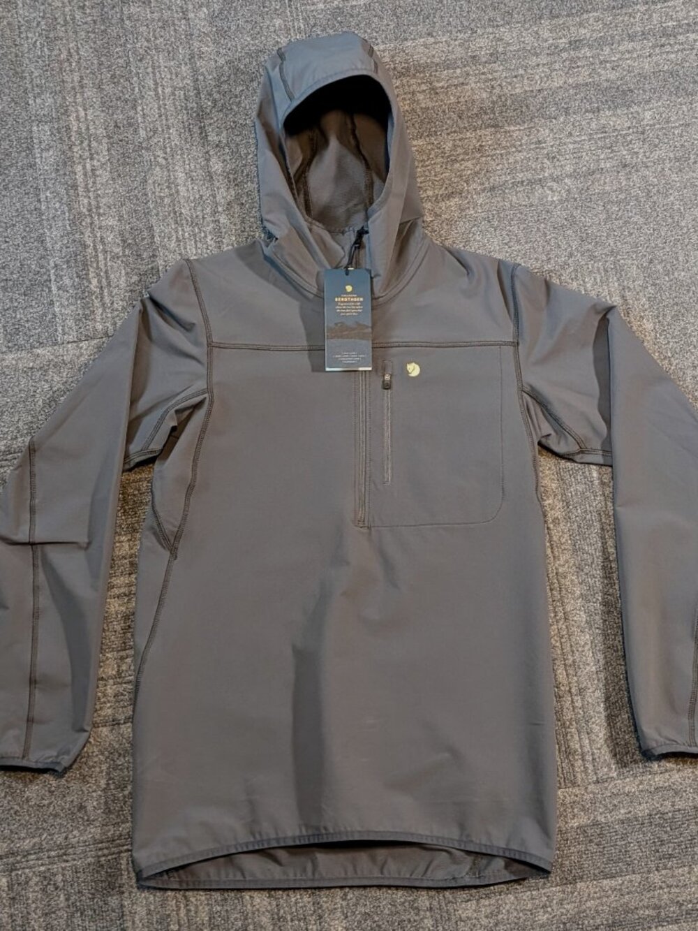 $225 Fjallraven Bergtagen Basalt Grey Small Men's Stretch Half Zip Soft Shell